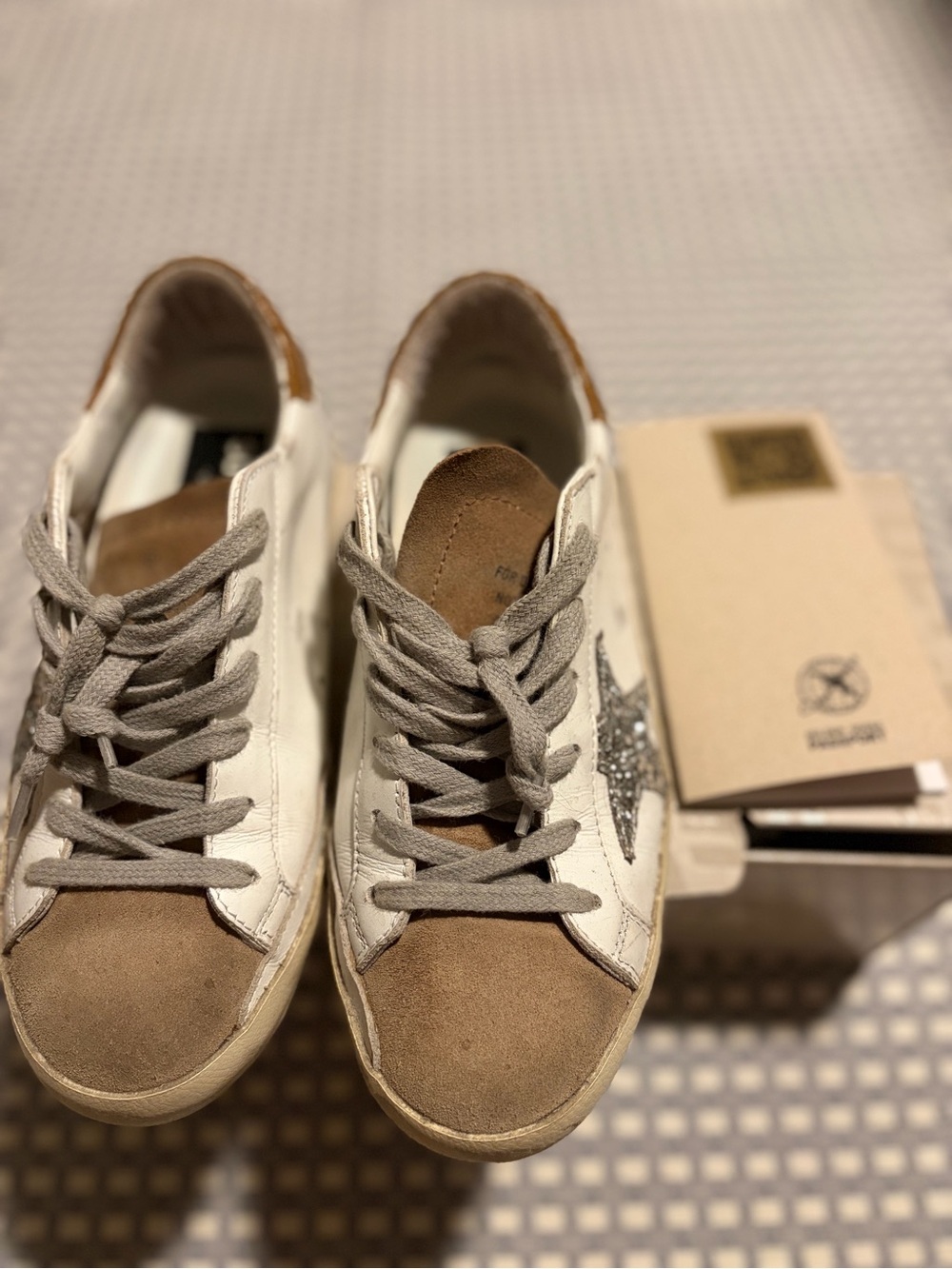Perfect neutral superstars